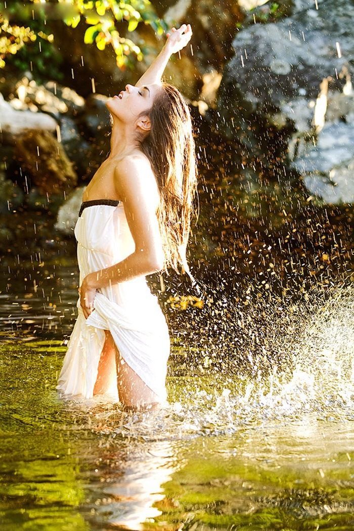 Marie Avgeropoulos in Suqiang