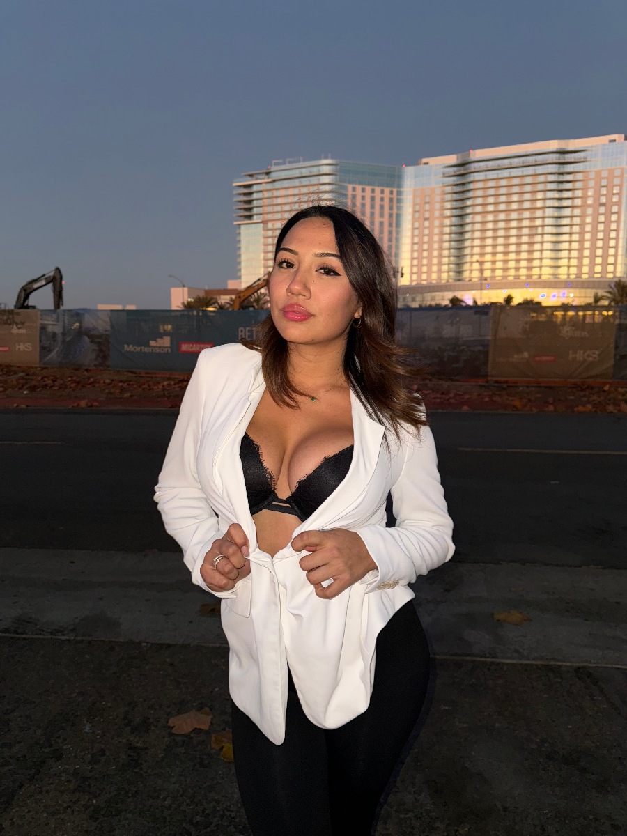 Take a pause and enjoy Ali Cruz — streaming from Suqiang