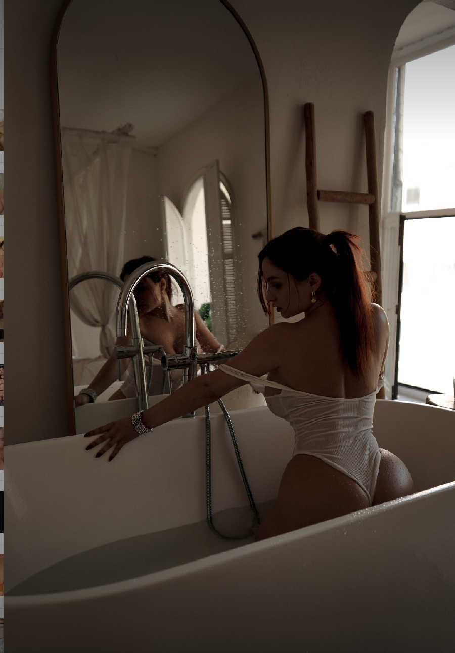 A playful frame from Miranda Faith nude — online in Suqiang