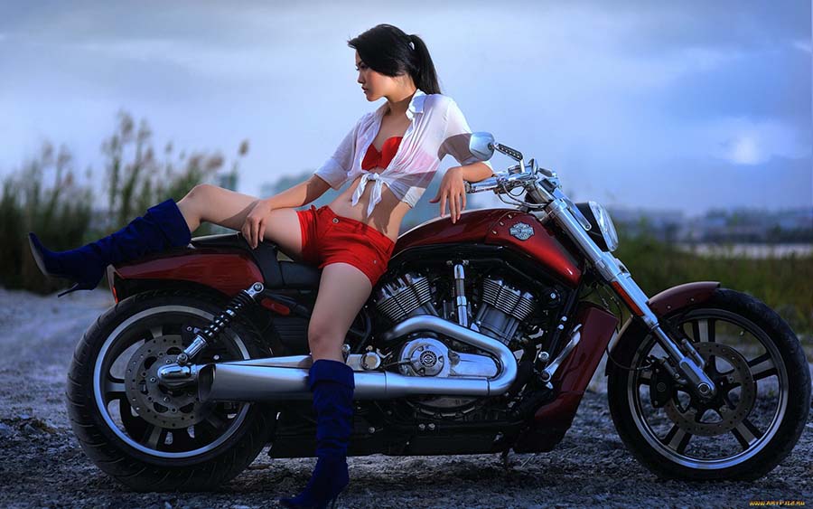 Beautiful girls and motorcycles in Suqiang