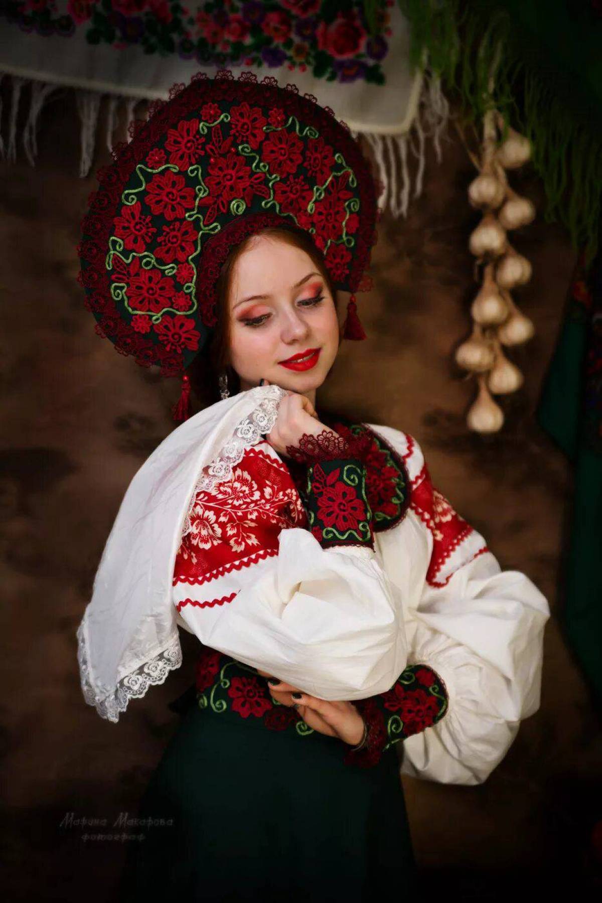 Women in Slavic costumes underwear in Suqiang