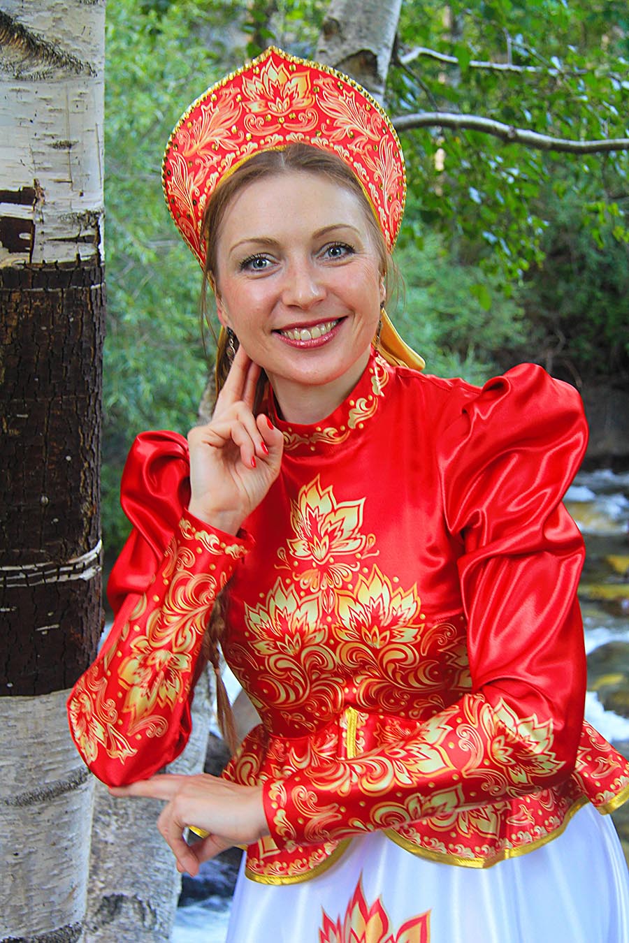 Women in Slavic costumes in Suqiang