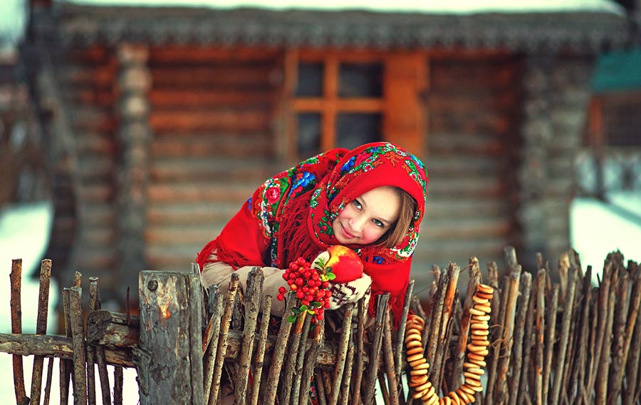 Sexy girl Women in Slavic costumes in Suqiang