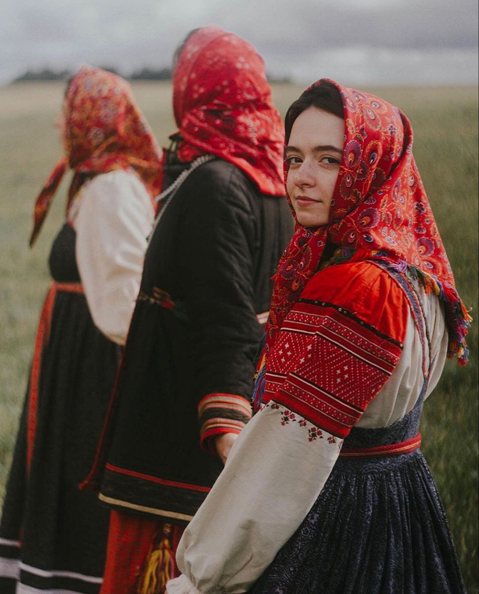 Women in Slavic costumes in Suqiang
