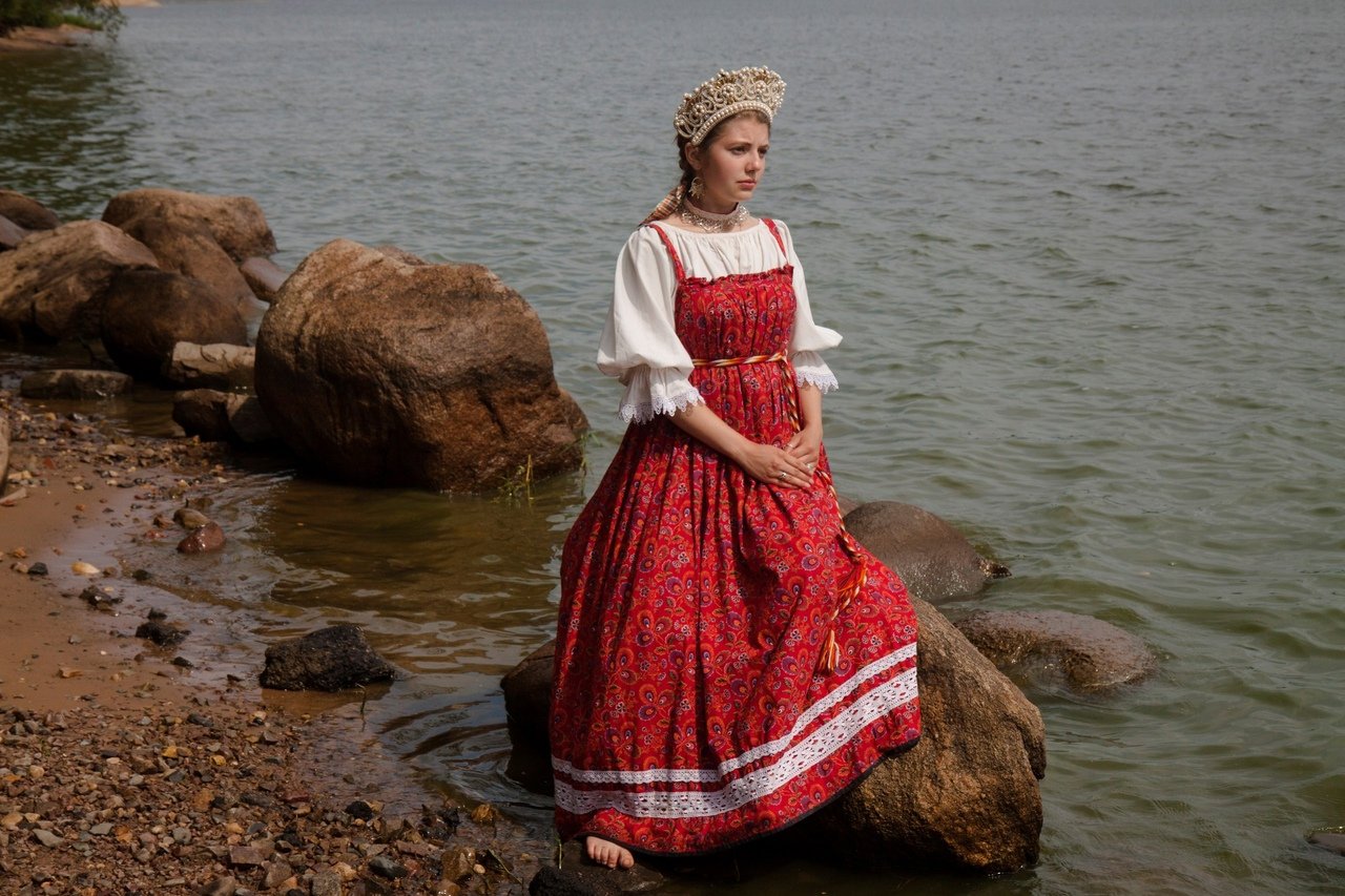 Women in Slavic costumes in Suqiang