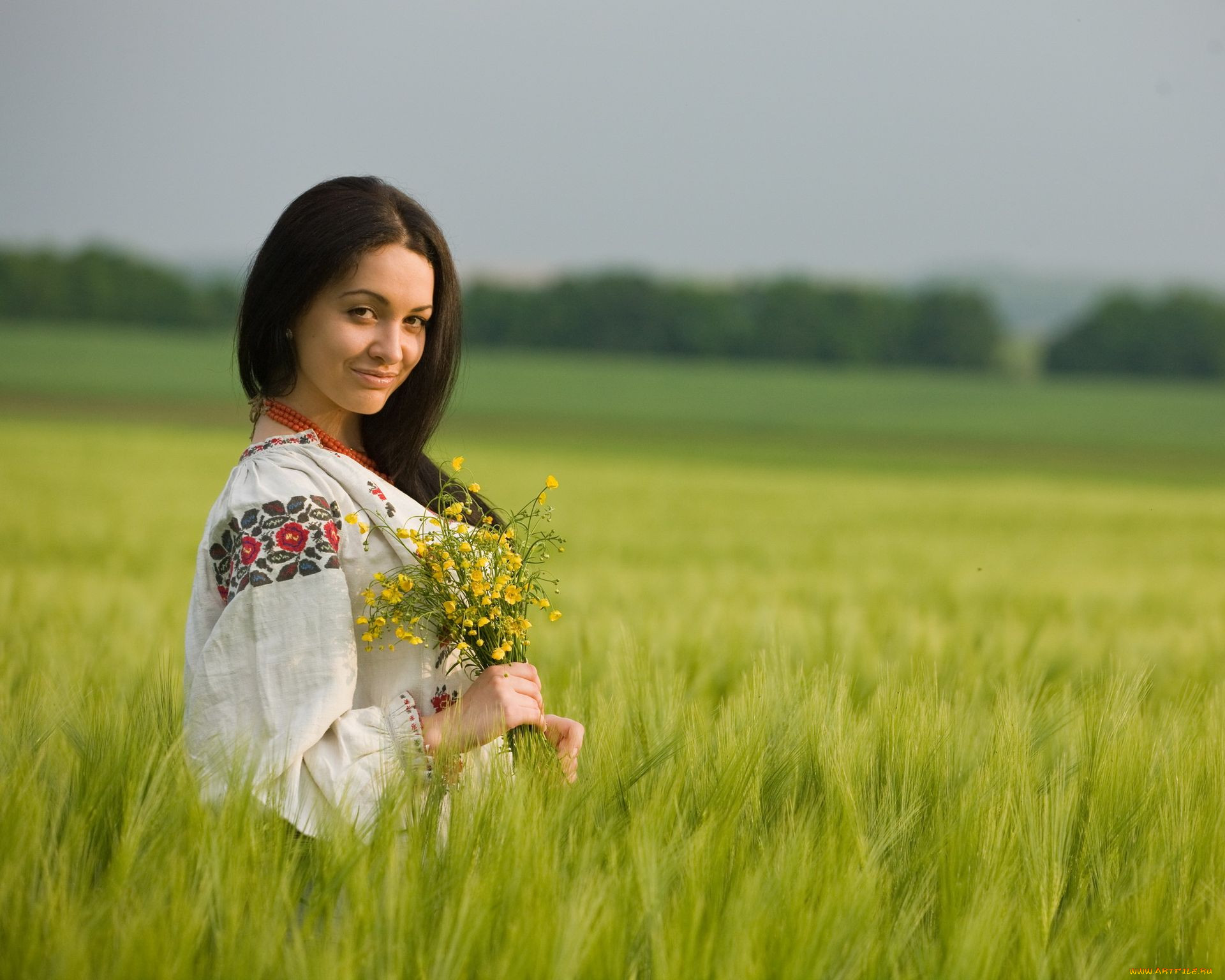 Women in Slavic costumes in Suqiang