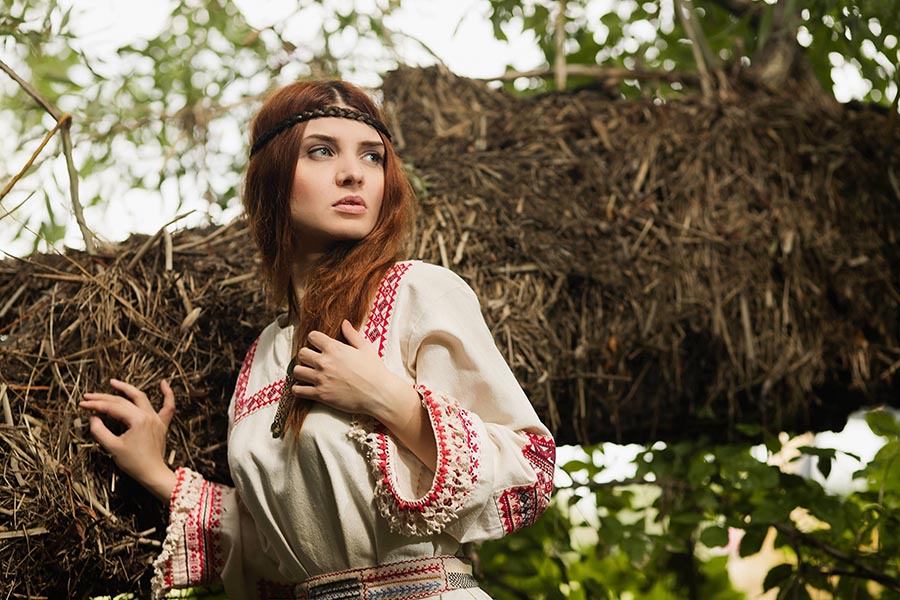 Women in Slavic costumes in Suqiang