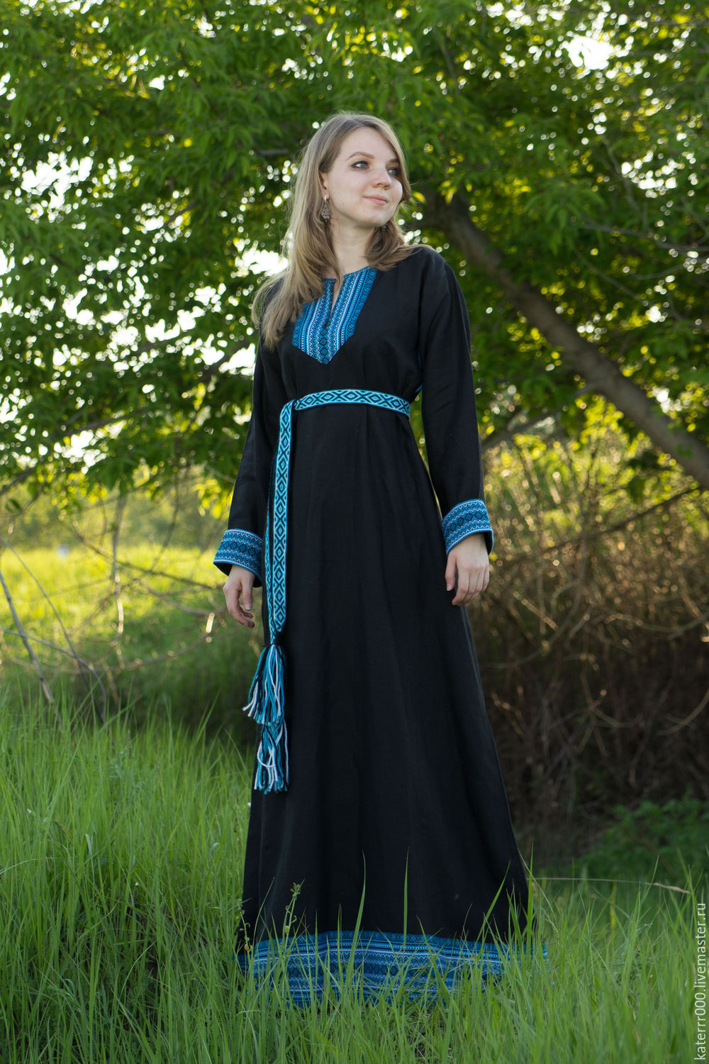 Women in Slavic costumes in Suqiang