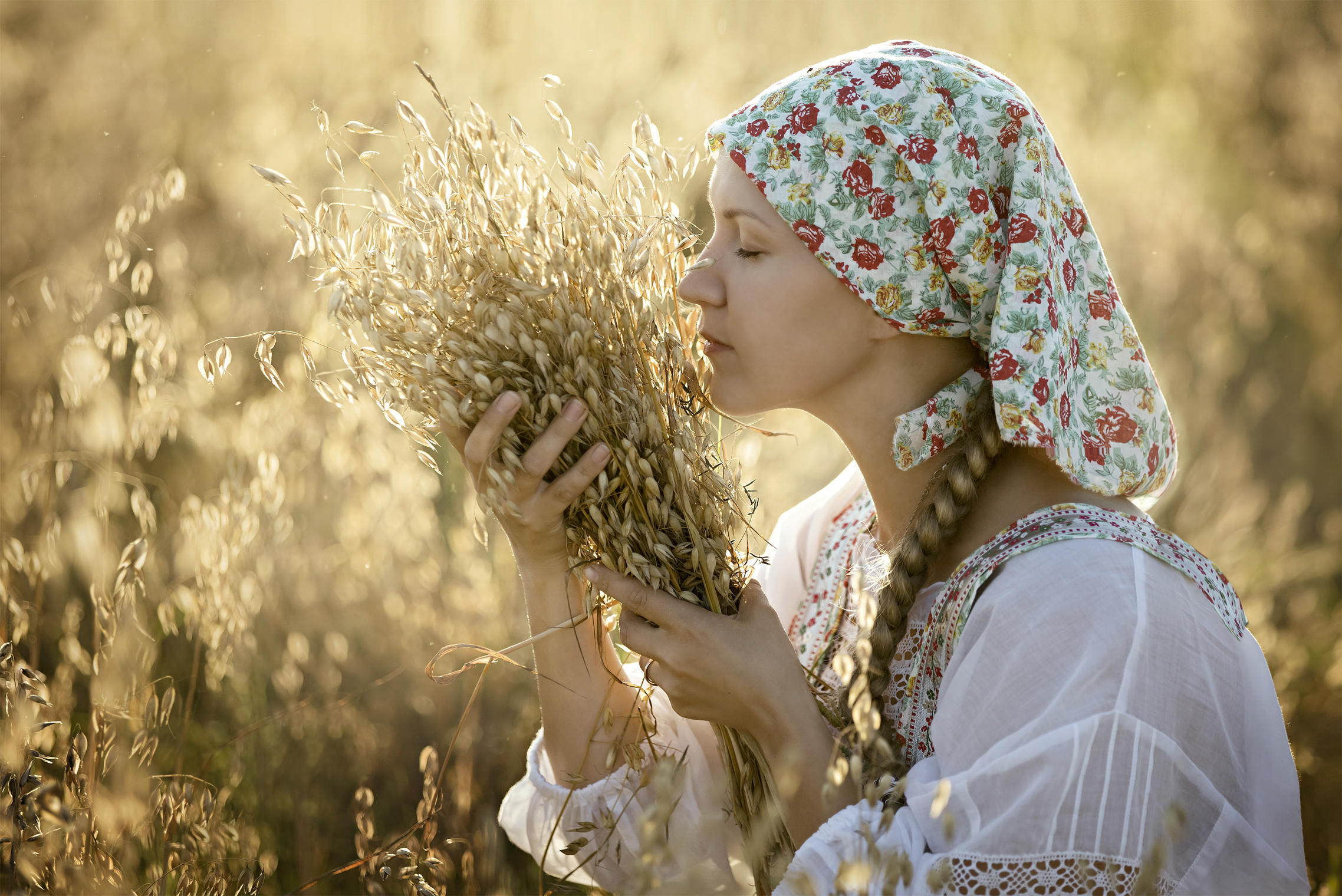 Photo Women in Slavic costumes in Suqiang