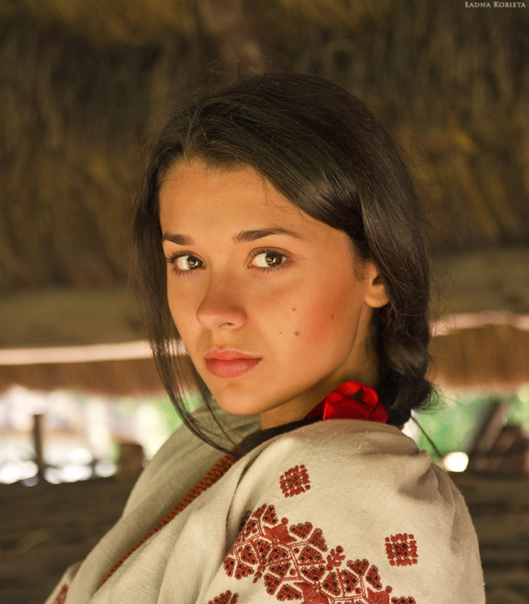 Girls in Slavic costumes in Suqiang