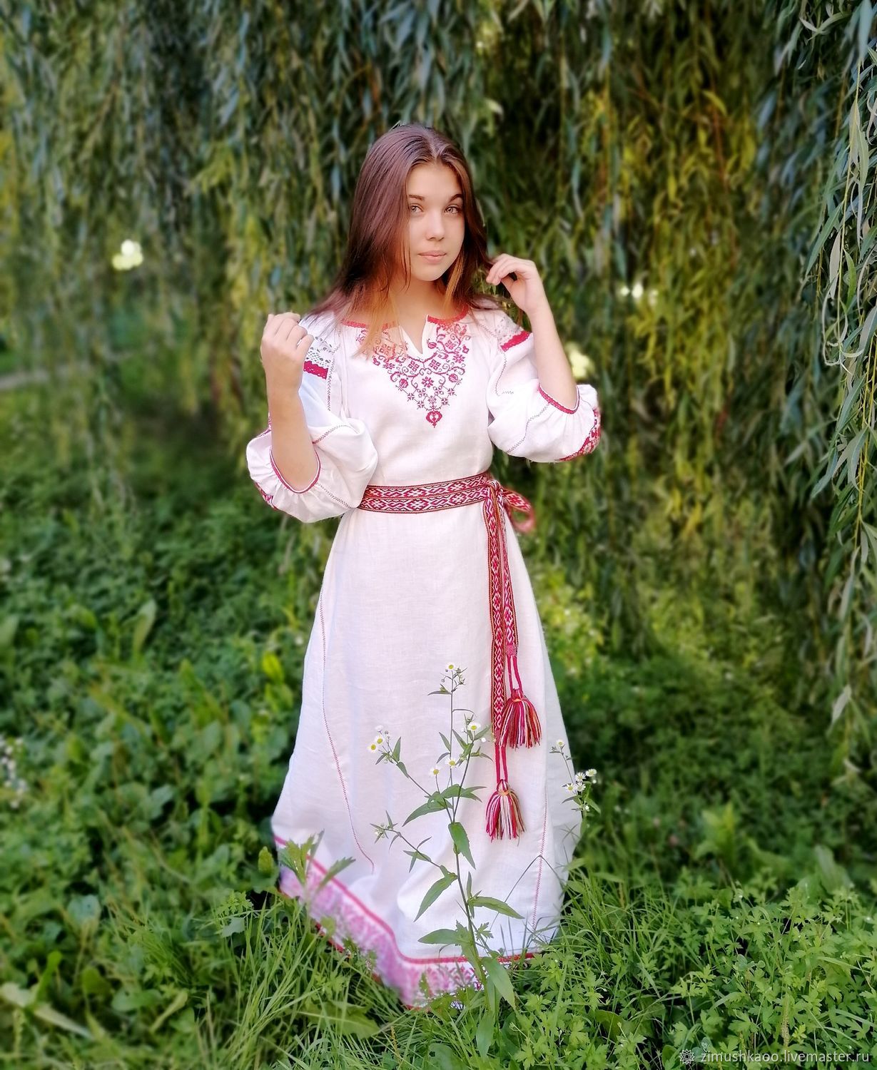 Girl Girls in Slavic costumes in Suqiang