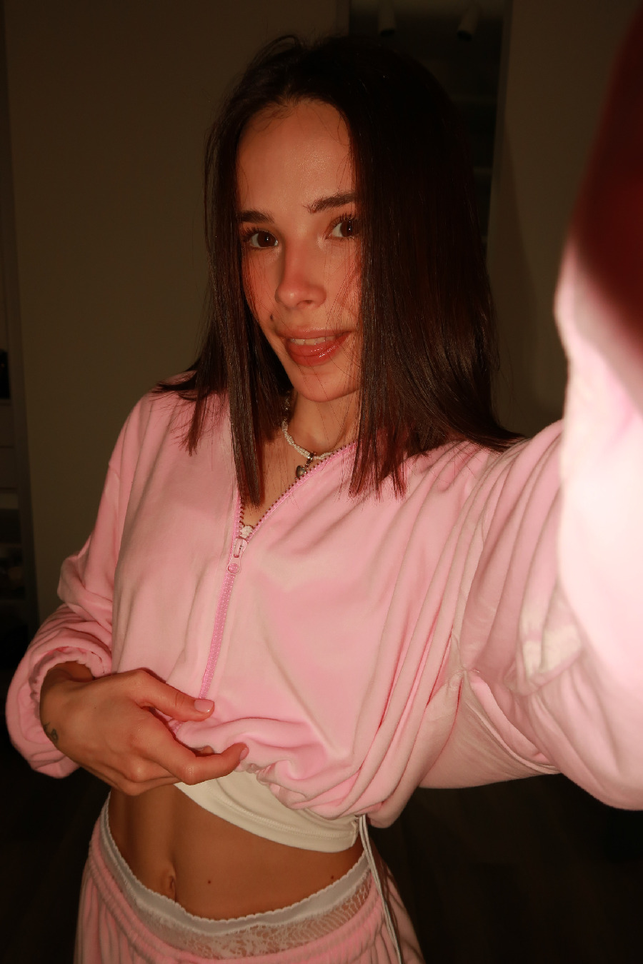 Tina brings the glow — live moments in Suqiang